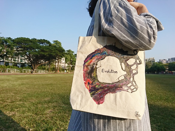 ｜Evolution 進化16｜ 壓克力顏料手繪提袋  Hand Drawn Bag 第1張的照片