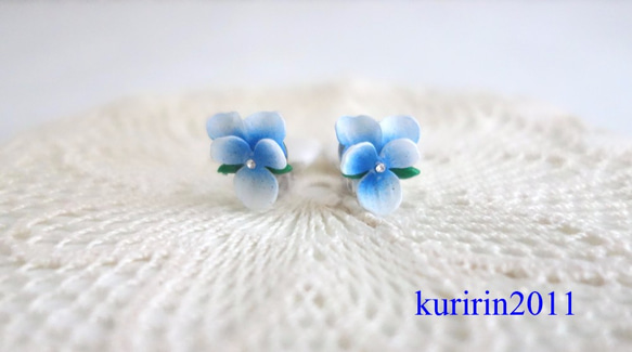 ☆Vintage☆Blue pansy earing 2枚目の画像