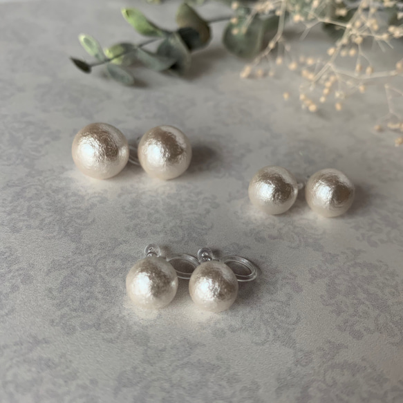 コットンパール一粒（12mm）　 樹脂ノンホールピアス（イヤリング/ピアス） 1枚目の画像