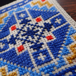 パレスチナ刺繍の青い幾何学模様のパスケース 3枚目の画像