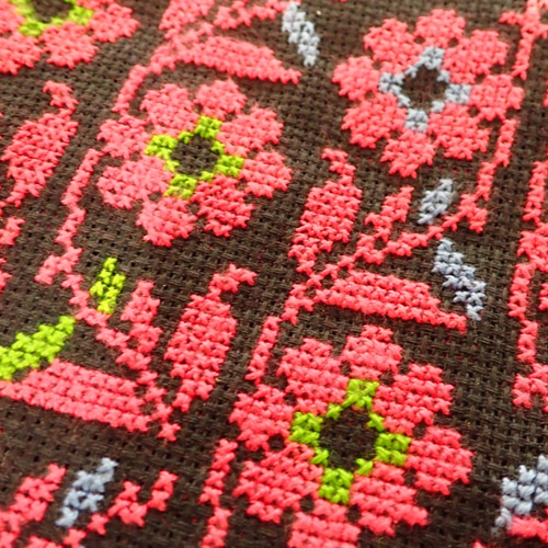 パレスチナ刺繍】ピンクのお花が満開の刺繍ポーチ ポーチ JVCパレスチナ 通販|Creema(クリーマ) 10343266 パレスチナ刺繍】ピンクのお花が満開の刺繍ポーチ ポーチ JVCパレスチナ 通販|Creema(クリーマ) 10343266
