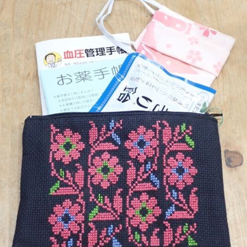 パレスチナ刺繍】ピンクのお花が満開の刺繍ポーチ ポーチ JVC