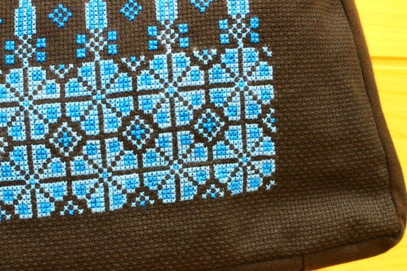オトナ可愛い刺繍のハンドバッグ（ベツレヘム柄） 4枚目の画像