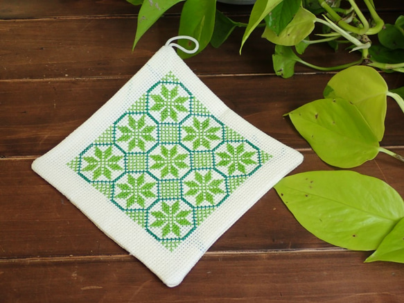 【パレスチナ刺繍】鍋敷き(緑色) 1枚目の画像