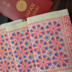 刺繍たっぷりの♡パスポートカバー(白地×ピンク刺繍）【パレスチナ刺繍】 7枚目の画像