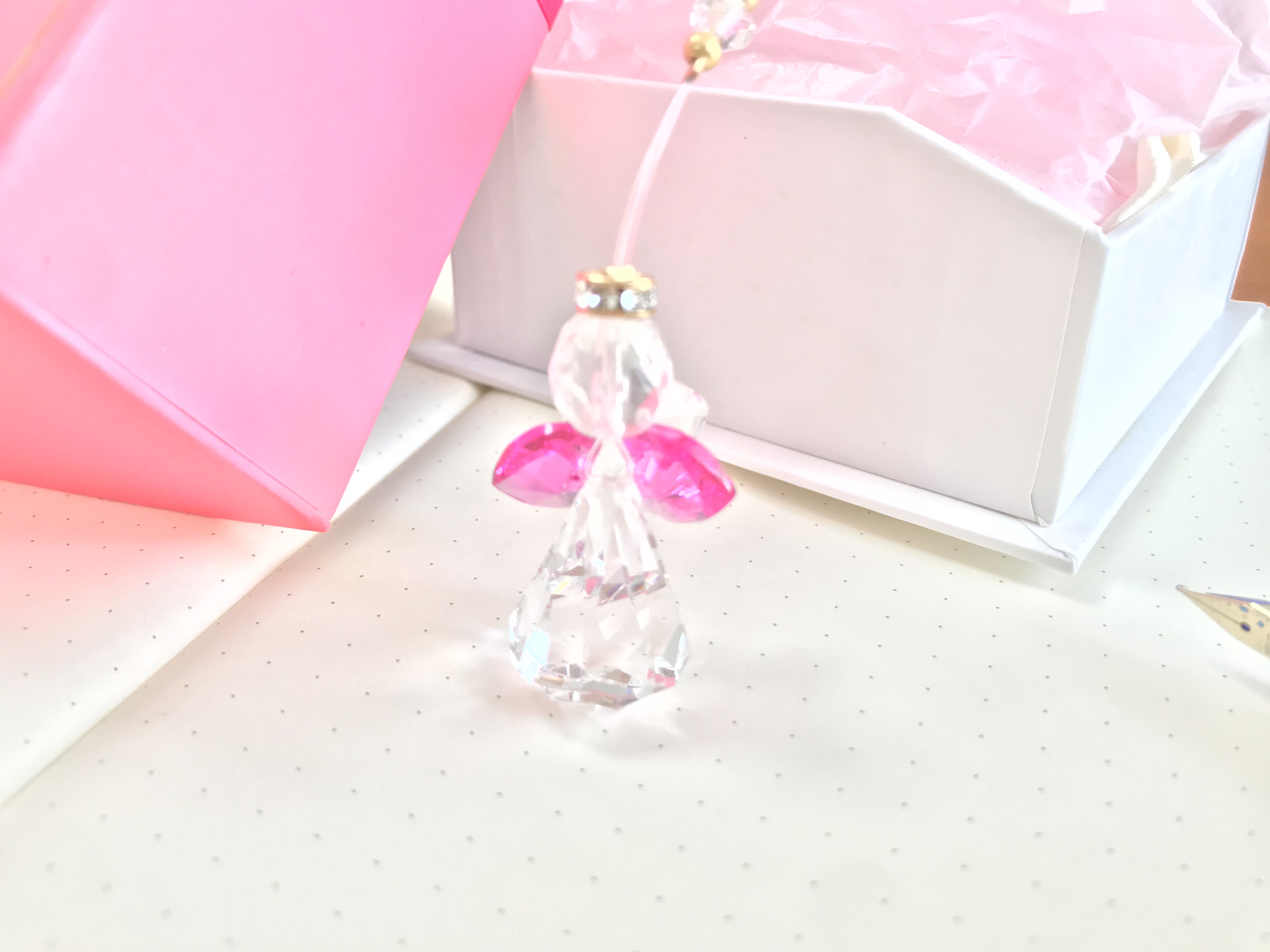 \ 4色から選べます！/ 自分と繋がる♡スワロフスキークリスタルの天使のサンキャッチャー　すぐ飾れるスタンド付き！