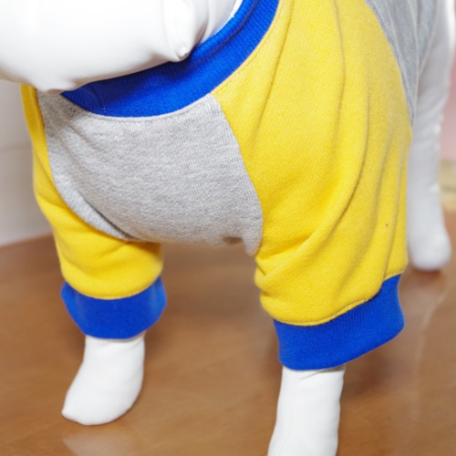 優ちゃん大好き❤️さま専用　フレブル服　グレー♡表起毛ラグランニット　ハンドメイド フレブル 用】カラフル ラグラントレーナー（ブルー×キイロ