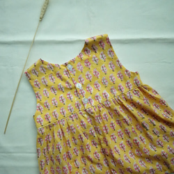 女童背心上衣-handblock yellow feather (size 100) 第4張的照片