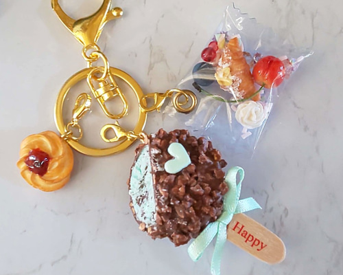 Lucky Cream Chocolate☆アイスキーホルダー☆スイーツデコ Lucky Cream Chocolate フェイクスイーツデコ キーホルダー