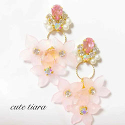 ハンドメイド お花とカラフルビジュー ♡ ピアス風 ビジュー イヤーカフ ♡ 花編みビジューのイヤーカフ】 #片耳 #ビーズ #ワイヤー #調節