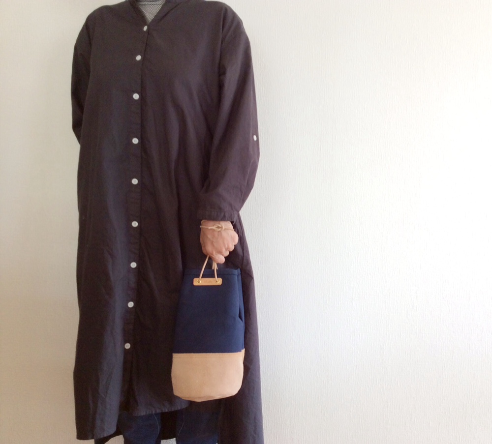 帆布と革の巾着バッグ　ネイビー