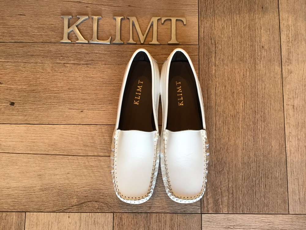 足を包み込む楽ちん本革モカシン 靴 (ホワイト)