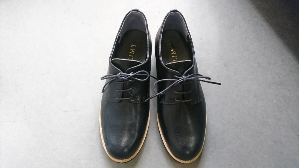 牛革 ピース付き外羽根紐靴　ブラック