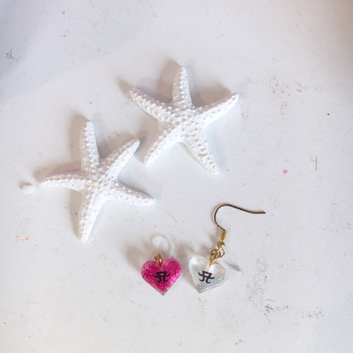 浜崎あゆみ　Aロゴピアス Amazon.co.jp: 浜崎あゆみ Aマーク ロゴ ピアス : おもちゃ