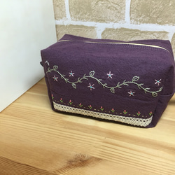 刺繍のスクエアポーチ【kobana】 1枚目の画像