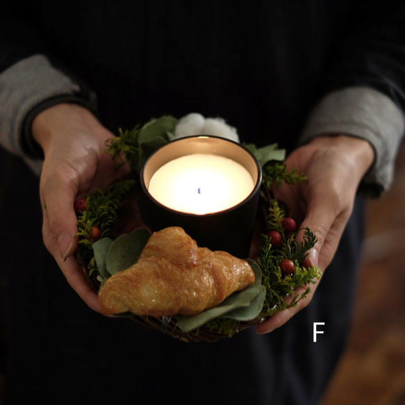 羊角麵包花圈，蠟燭 第3張的照片
