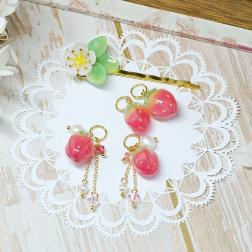 いちごヘアピン♥甘い気まぐれ ヘアピン 蝶蔵閣 通販｜Creema(クリーマ 