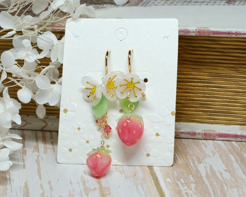 いちごイヤリング/ピアス-ゆらり-♥甘い気まぐれ イヤリング