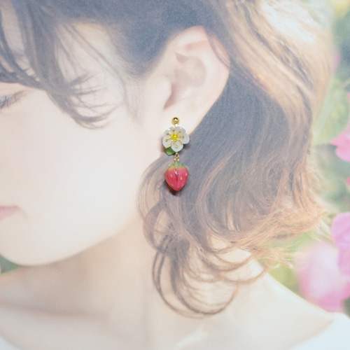 いちごイヤリング/ピアス-ゆらり-♥甘い気まぐれ イヤリング