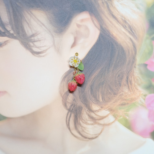 いちごイヤリング/ピアス-ゆらり-♥甘い気まぐれ イヤリング