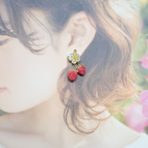 いちごイヤリング/ピアス-ゆらり-♥甘い気まぐれ イヤリング