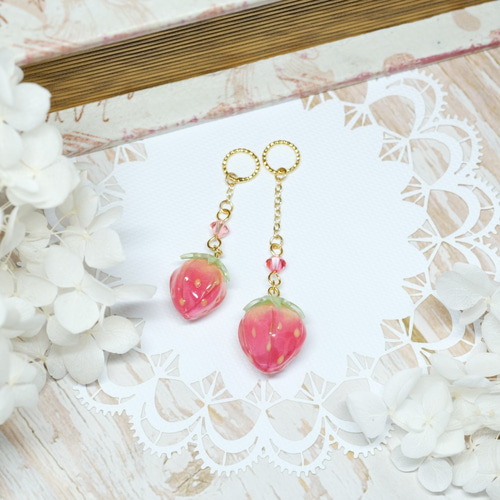 【いちご】おまとめ３点　ミルキーグラデーションリボンのピアス　イヤリング 水色のいちごとリボンのイヤリング 苺 イチゴ ピアス