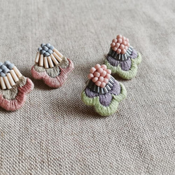Item No.109（刺繍ピアス・イヤリング/受注制作） ピアス（フック