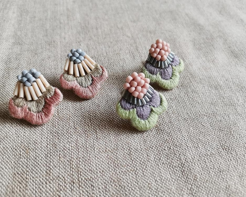965.ビーズ刺繍ピアス　イヤリング dotビーズ刺繍ピアス・イヤリング ピアス（その他） uno