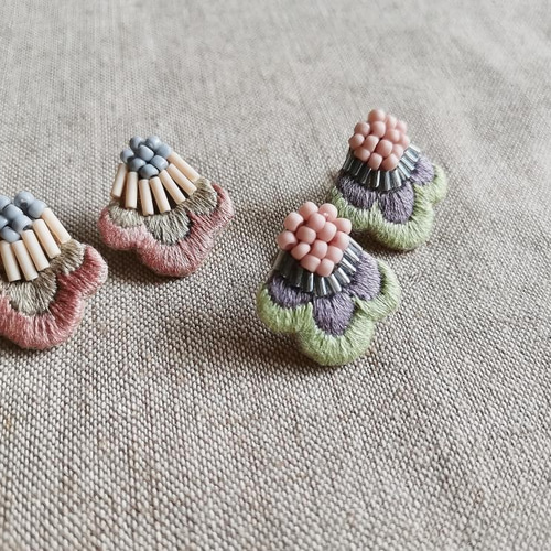 Item No.109（刺繍ピアス・イヤリング/受注制作） ピアス