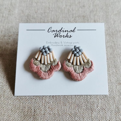 joujou  刺繍ピアス お花ビーズ刺繍ピアス【ピンク×紺】 | asami otomo