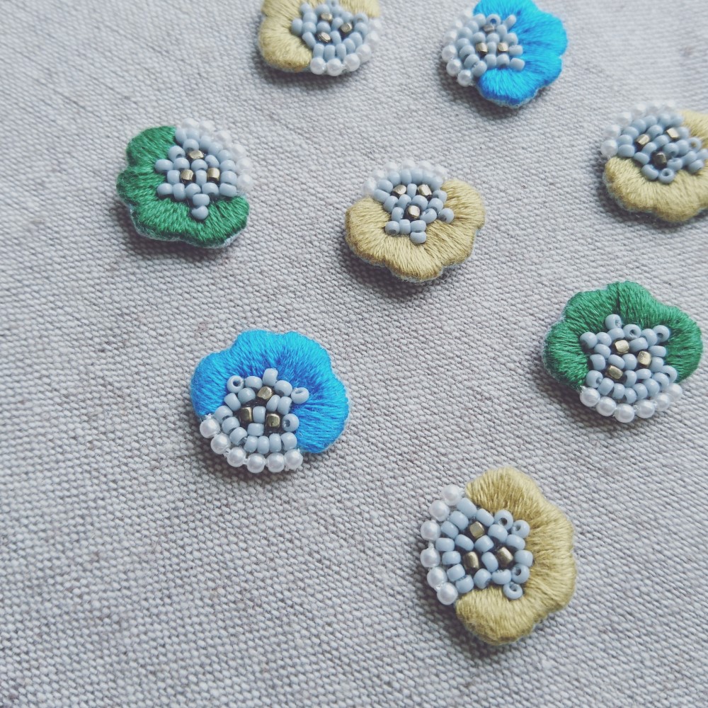 Item No.691（お花の刺繍ピアス・イヤリング/受注制作）