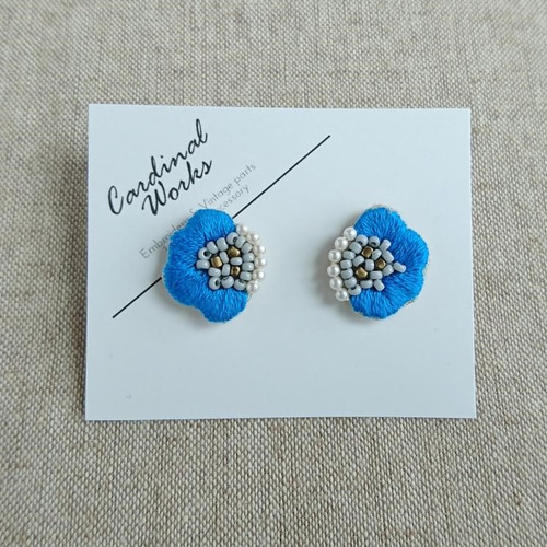 Item No.691（お花の刺繍ピアス・イヤリング/受注制作） ピアス