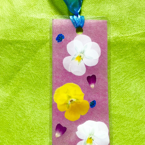 ♡押し花入りしおり♡ビオラ、薔薇の花びら、カスミソウblue♡ しおり