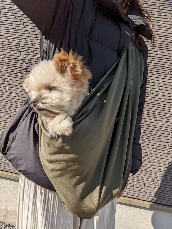 ペットスリング・犬・猫　モスグリーン　コットン100％　肩紐調整可能　収納袋付き 7枚目の画像