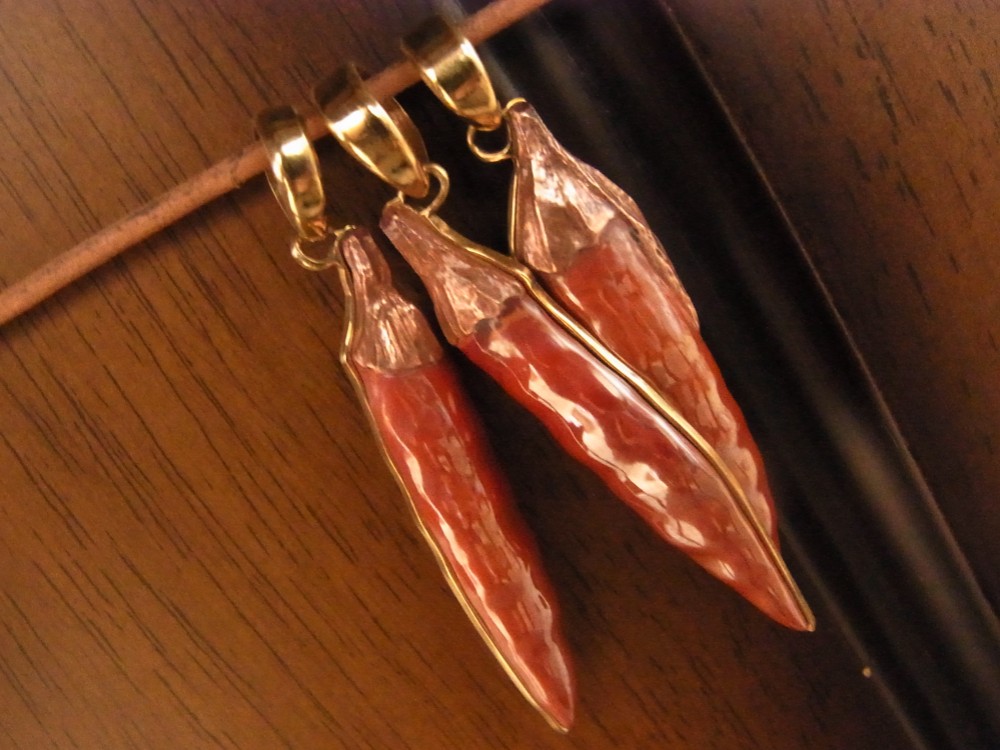 彫金ペンダント【トウガラシ】