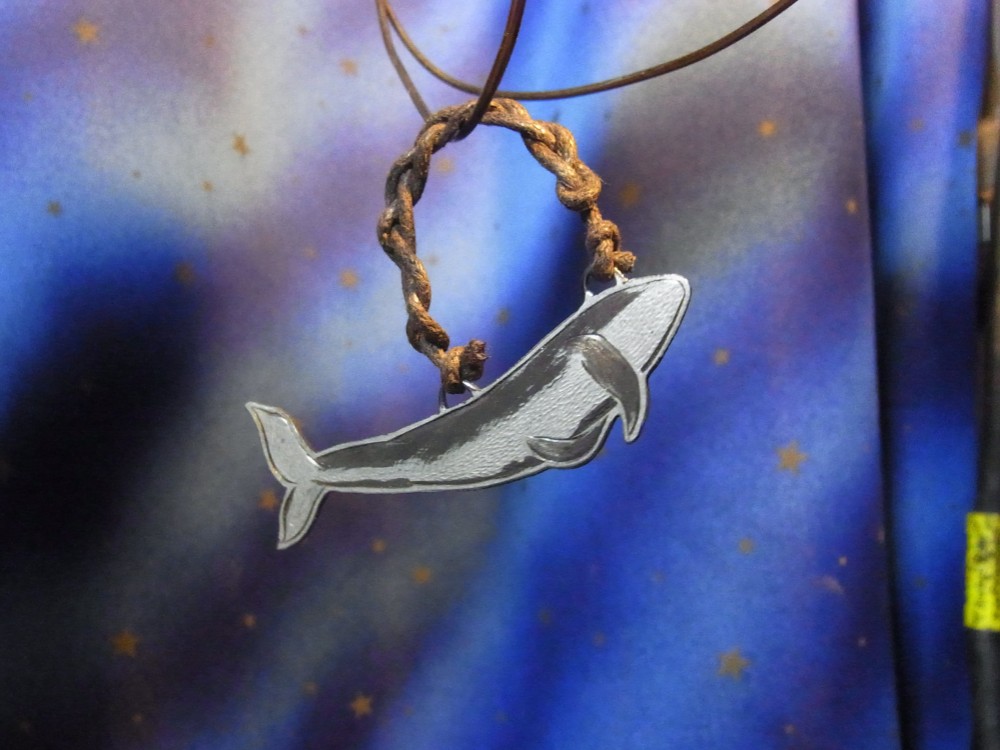 彫金ペンダント、クジラ
