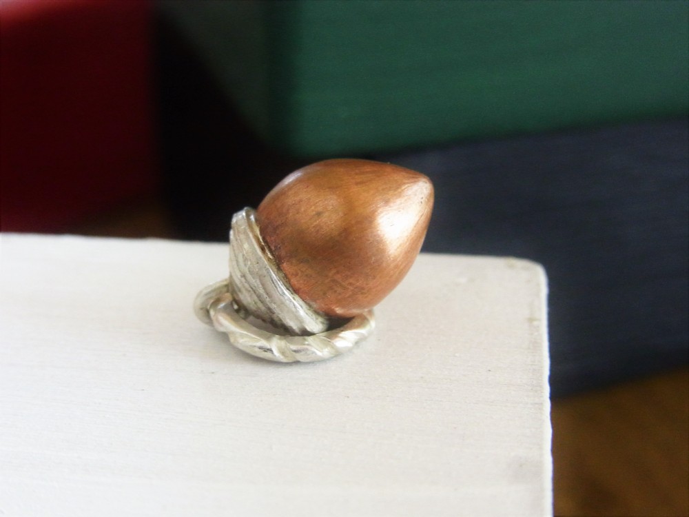 彫金ペンダント、どんぐり【イチイガシ】