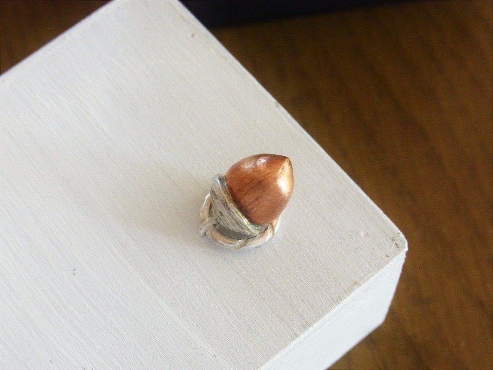 彫金ペンダント、どんぐり【アカガシ】