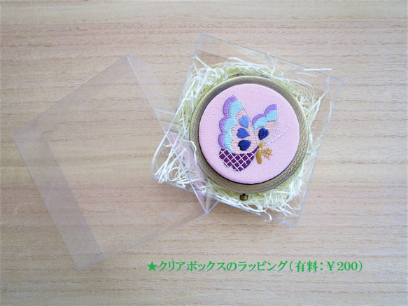 日本刺繍【蓮の花】絹のアクセサリーケース（ミラー付き）  Gold 　 ◆ライトグレー◆ 8枚目の画像