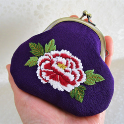 日本刺繍【牡丹】華麗な絹のがま口＜手のひらサイズ＞　◆紫色◆　 3枚目の画像