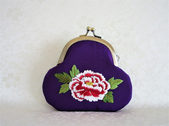 日本刺繍【牡丹】華麗な絹のがま口＜手のひらサイズ＞　◆紫色◆　 4枚目の画像