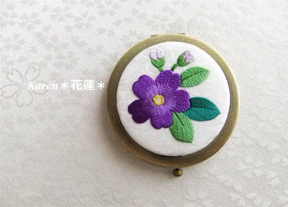 日本刺繍【青紫の花】コンパクトミラー   AG 3枚目の画像