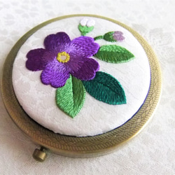 日本刺繍【青紫の花】コンパクトミラー   AG 6枚目の画像