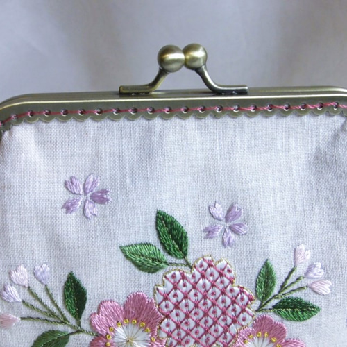 手刺繍【桜の花】のがま口ポーチ ～日本刺繍～ ポーチ Karen＊花蓮