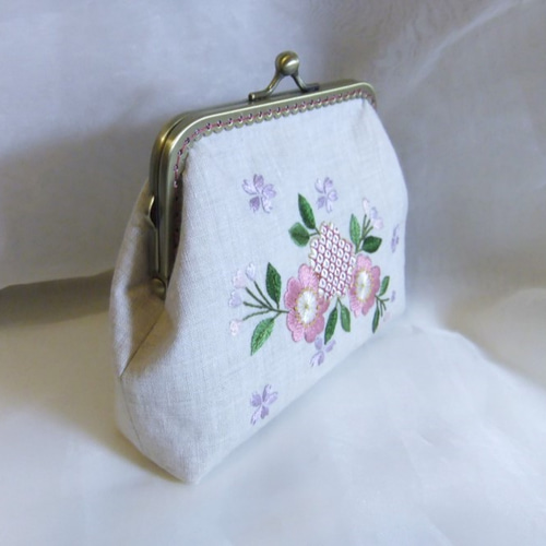 手刺繍【桜の花】のがま口ポーチ ～日本刺繍～ ポーチ Karen＊花蓮