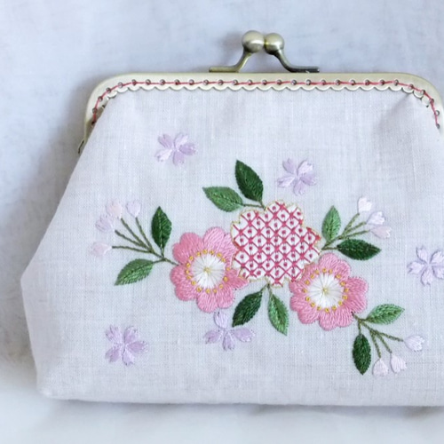 手刺繍【桜の花】のがま口ポーチ ～日本刺繍～ ポーチ Karen＊花蓮