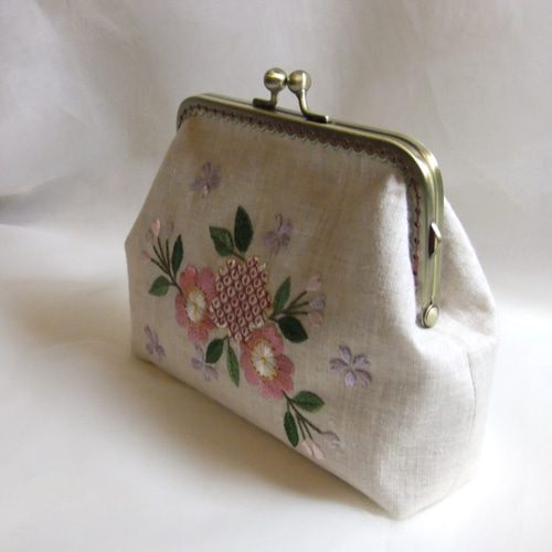 手刺繍【桜の花】のがま口ポーチ ～日本刺繍～ ポーチ Karen＊花蓮