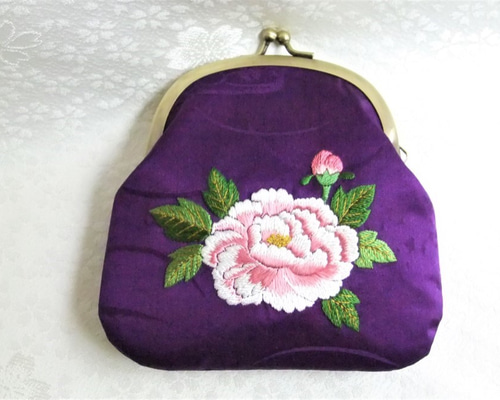 ハンドメイド　手刺繍　がま口ポーチ☆ rin rinです 日本刺繍【牡丹の花】がま口ポーチ ◇紫色◇ ポーチ Karen＊花蓮