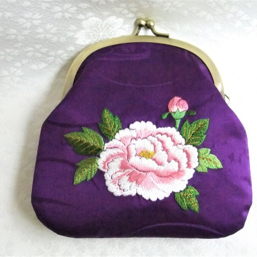 日本刺繍【牡丹の花】がま口ポーチ ◇紫色◇ ポーチ Karen＊花蓮