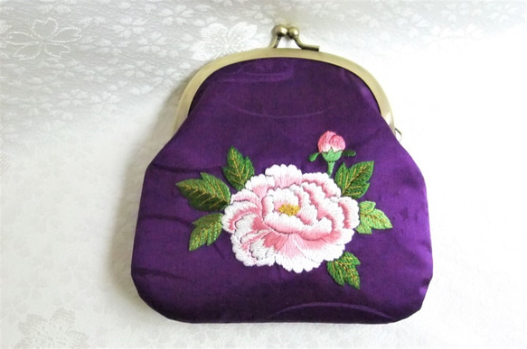 日本刺繍【牡丹の花】がま口ポーチ ◇紫色◇ ポーチ Karen＊花蓮